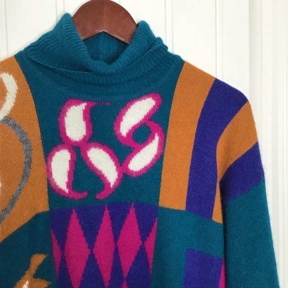 Vintage Richard & Company Lambswool/Angora Rabbit Hair Blend Turtleneck Sweater. - Picture 3 of 10